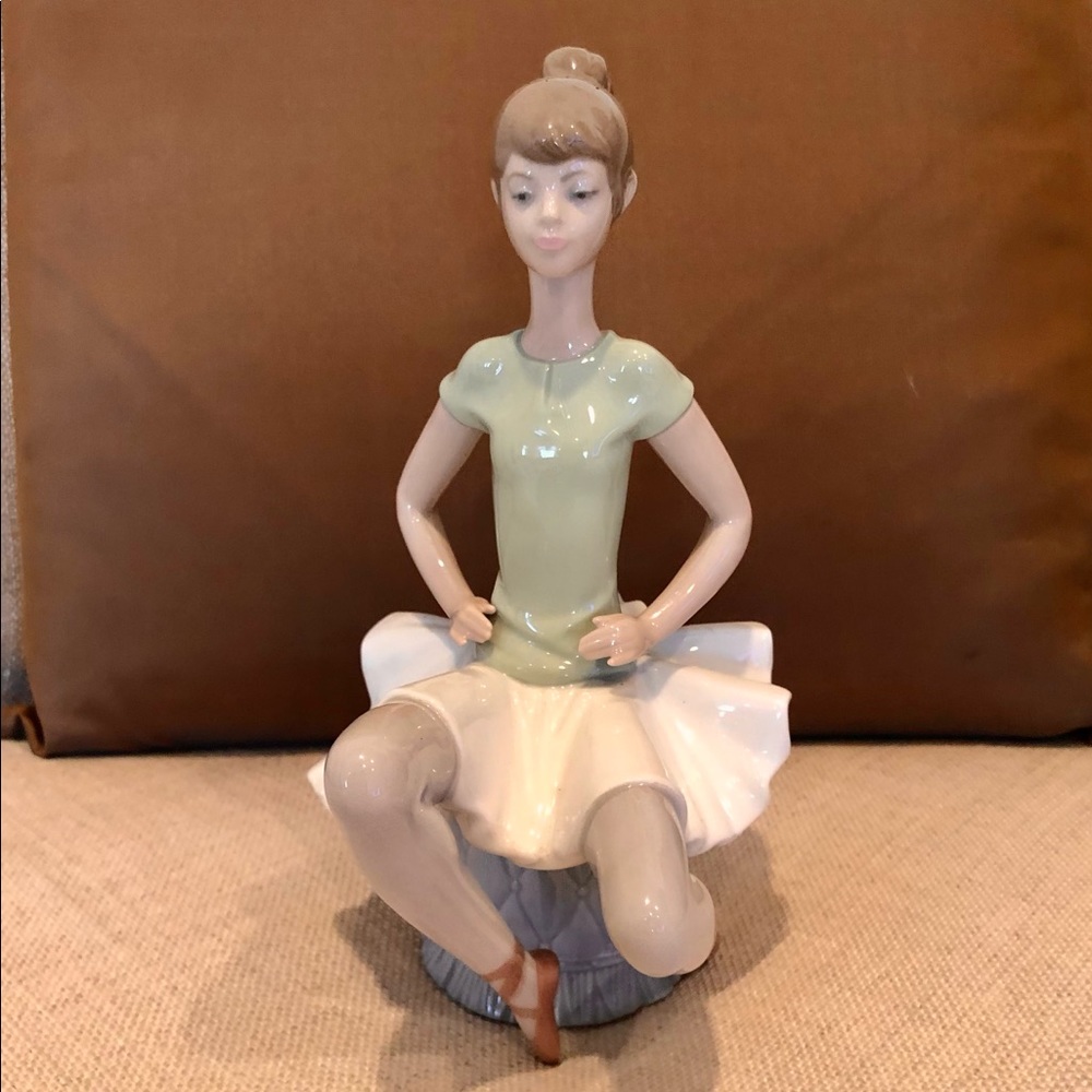 Vintage retired Lladro porcelain figurine. Sitting Ballerina